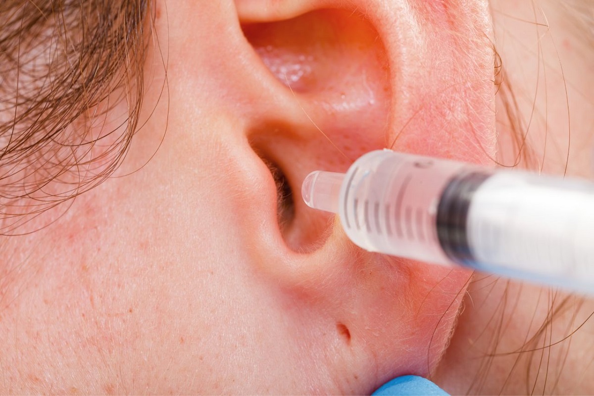 Using Showerhead to Remove Ear Wax